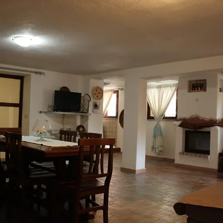 Casa Tanaunella 펜션 *