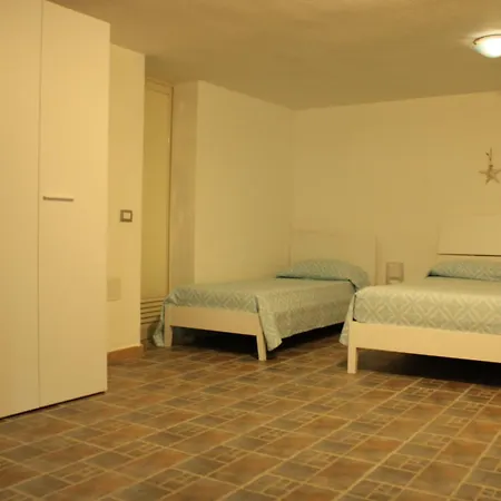 Casa Tanaunella 펜션 부도니