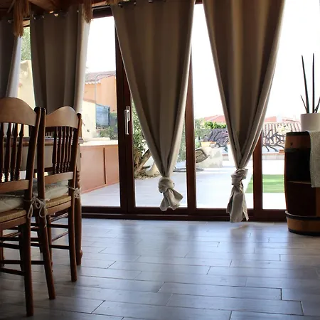 Casa Tanaunella 펜션 부도니