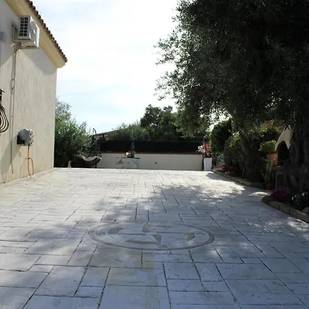 Casa Tanaunella 펜션 부도니