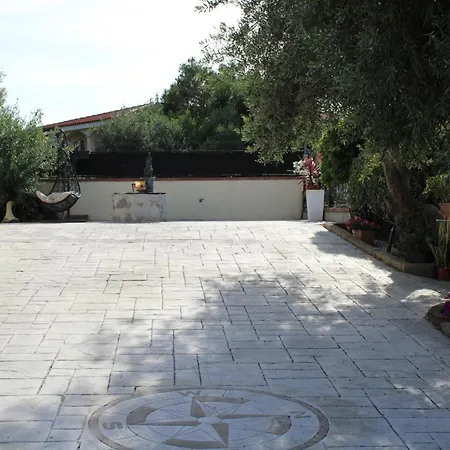 Casa Tanaunella 펜션 부도니