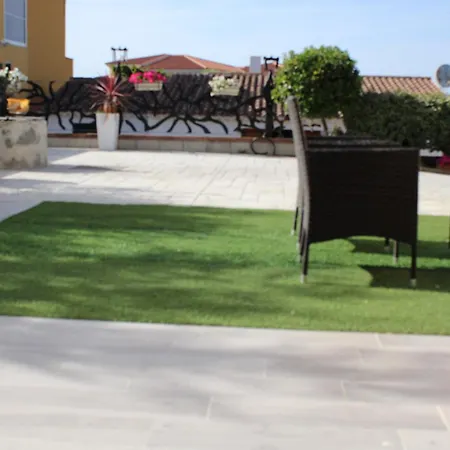 Casa Tanaunella 펜션 부도니