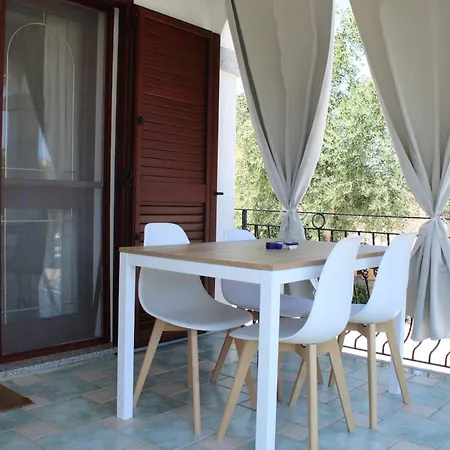 Casa Tanaunella 펜션 부도니