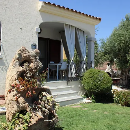 Casa Tanaunella 펜션 부도니