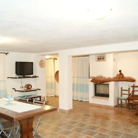 Holiday home Casa Tanaunella