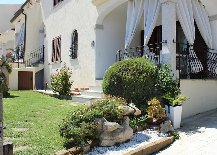 Casa Tanaunella 度假居 布多尼